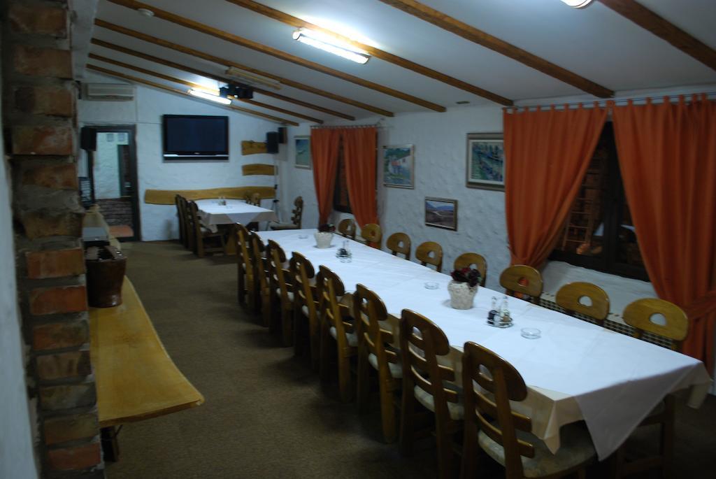 Motel Kiwi Grude Kültér fotó