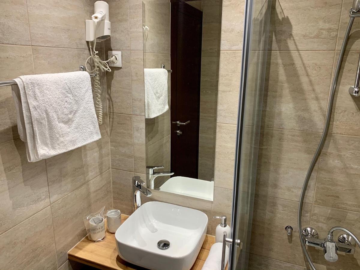 Motel Kiwi Grude Kültér fotó